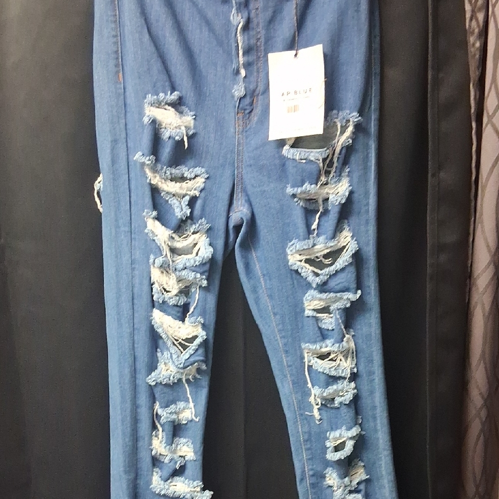 Trendy Distressed Straight Leg Jeans in Blue